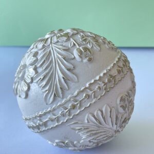 Esfera Decorativa Botánica con Relieve de Margaritas